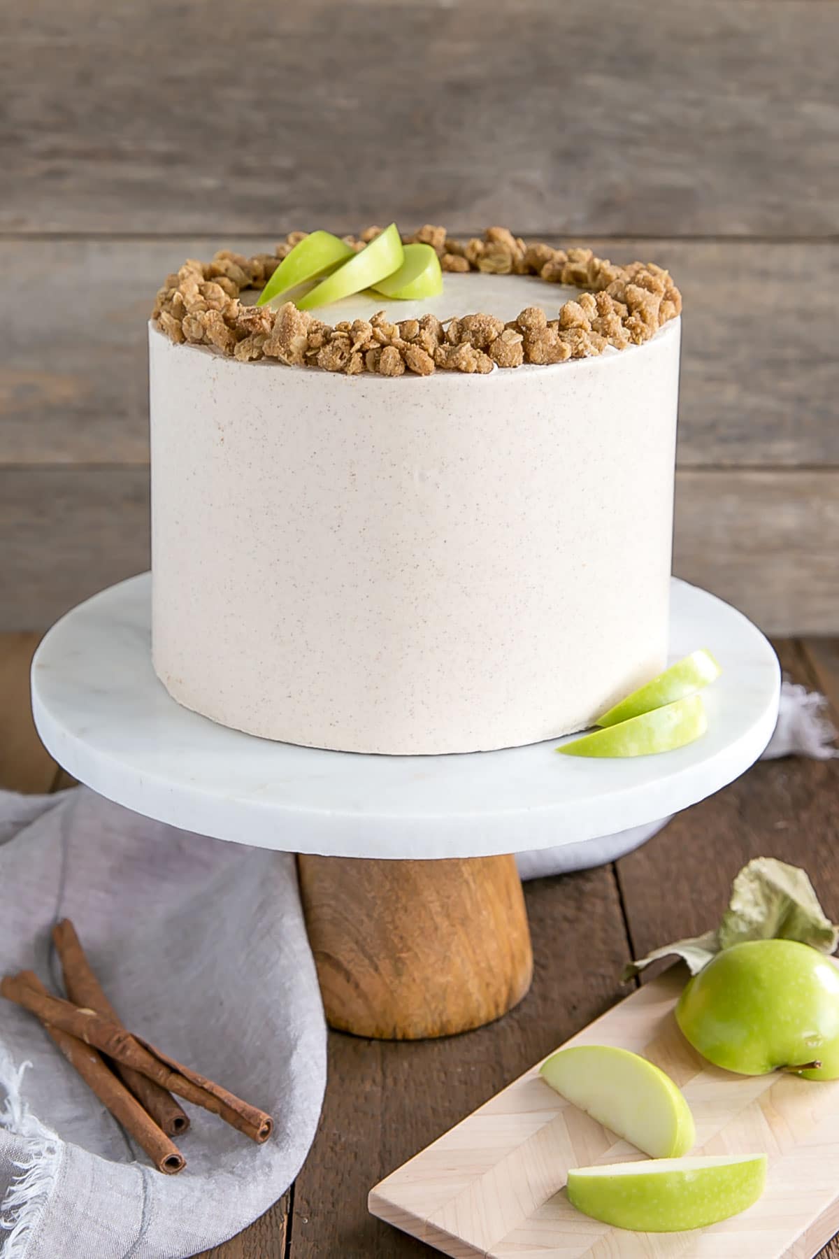This Apple Crisp Cake pairs spice cake layers with a delicious homemade apple pie filling and apple crisp crumble. | livforcake.com Apple cake with cinnamon buttercream and apple crisp crumble.